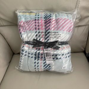 NWT Vera Bradley Throw Blanket in Pastel Plaid
